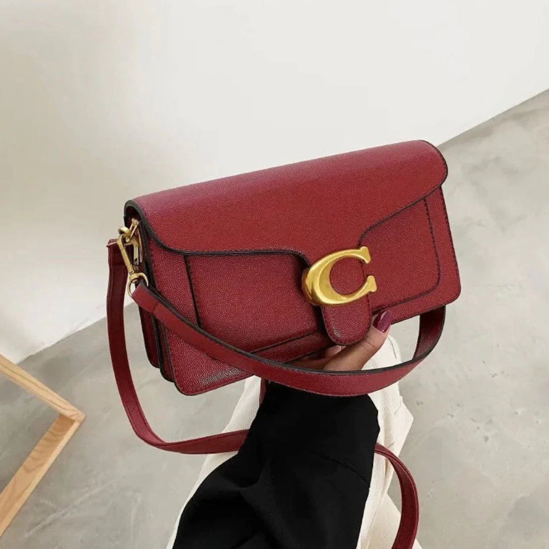 Leather Crossbody Bag Women – Stylish Adjustable Strap Handbag - Image 4